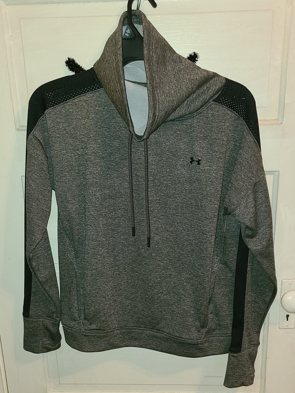 Under Armour Gray & Black Women's Pullover Sweatshirt